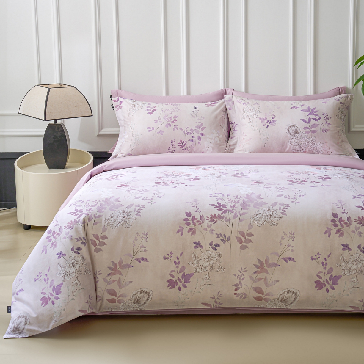 91家纺网 家纺一手货源 找家纺 洺兰家居 2025新款100支全棉新疆棉数码印花四件套长绒棉贴边床单床笠床上用品套件-专版（控价标准235加大255床笠245） 后庭花