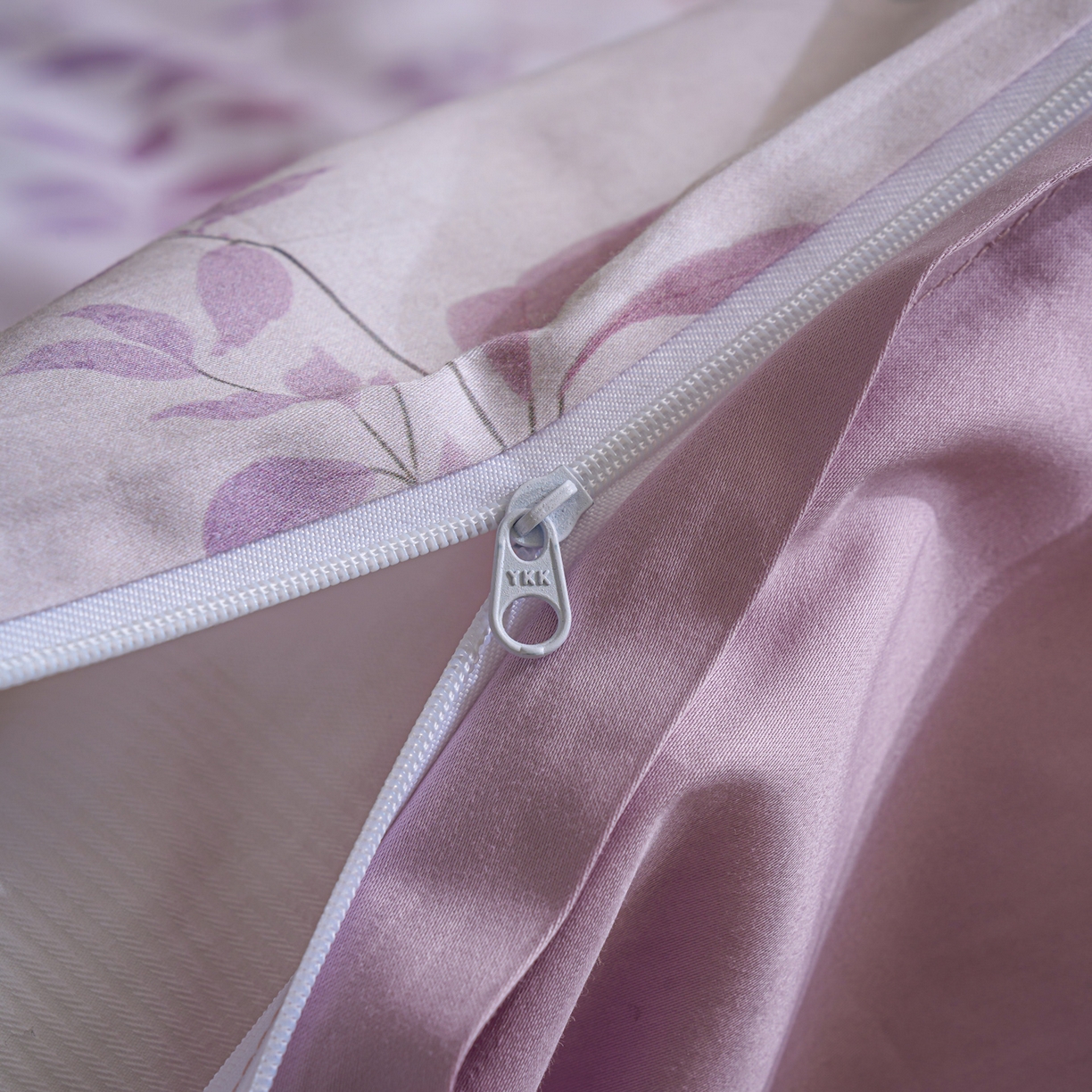 91家纺网 家纺一手货源 找家纺 洺兰家居 2025新款100支全棉新疆棉数码印花四件套长绒棉贴边床单床笠床上用品套件-专版（控价标准235加大255床笠245） 后庭花