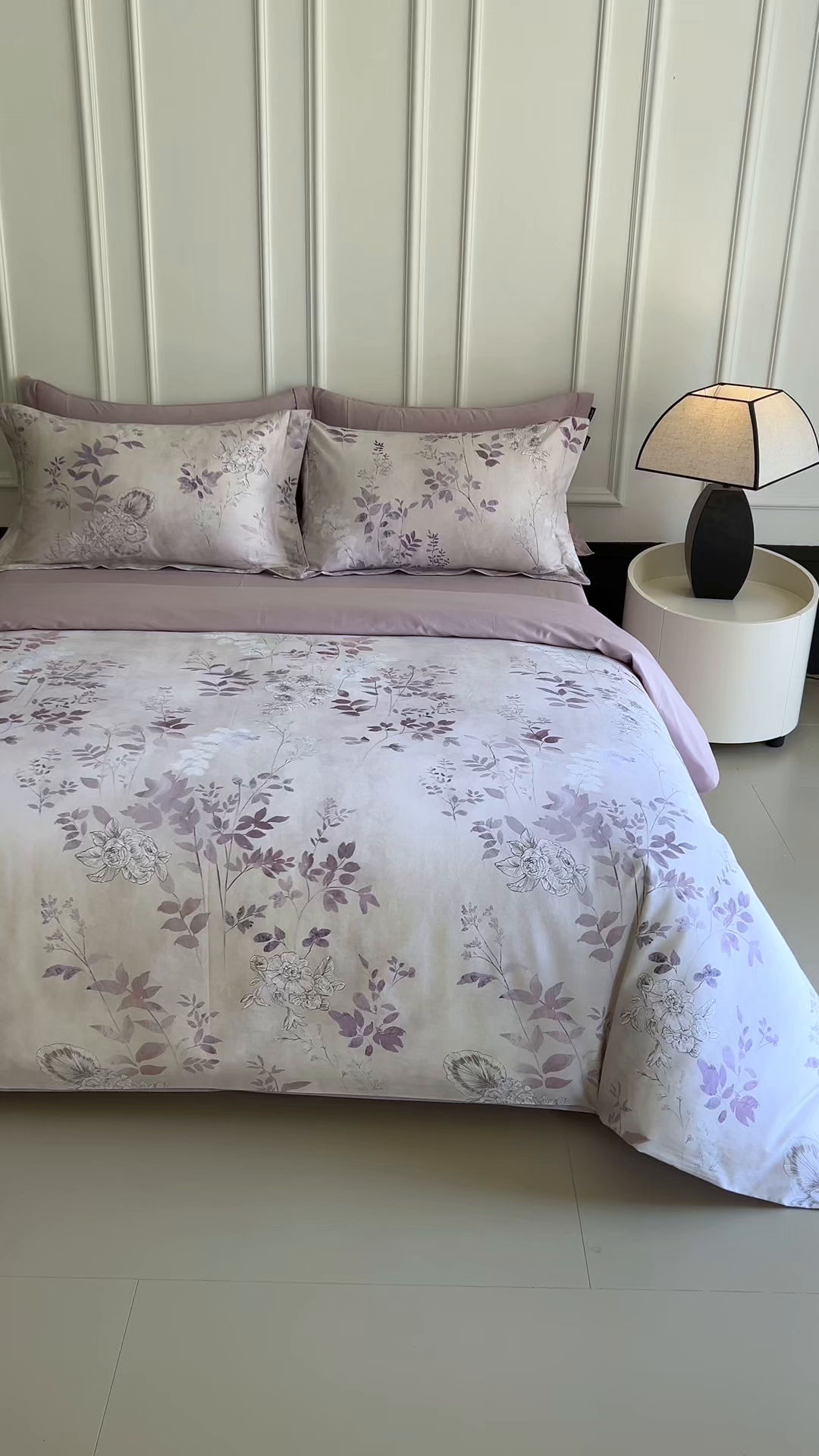 91家纺网 家纺一手货源 找家纺 洺兰家居 2025新款100支全棉新疆棉数码印花四件套长绒棉贴边床单床笠床上用品套件-专版（控价标准235加大255床笠245） 后庭花