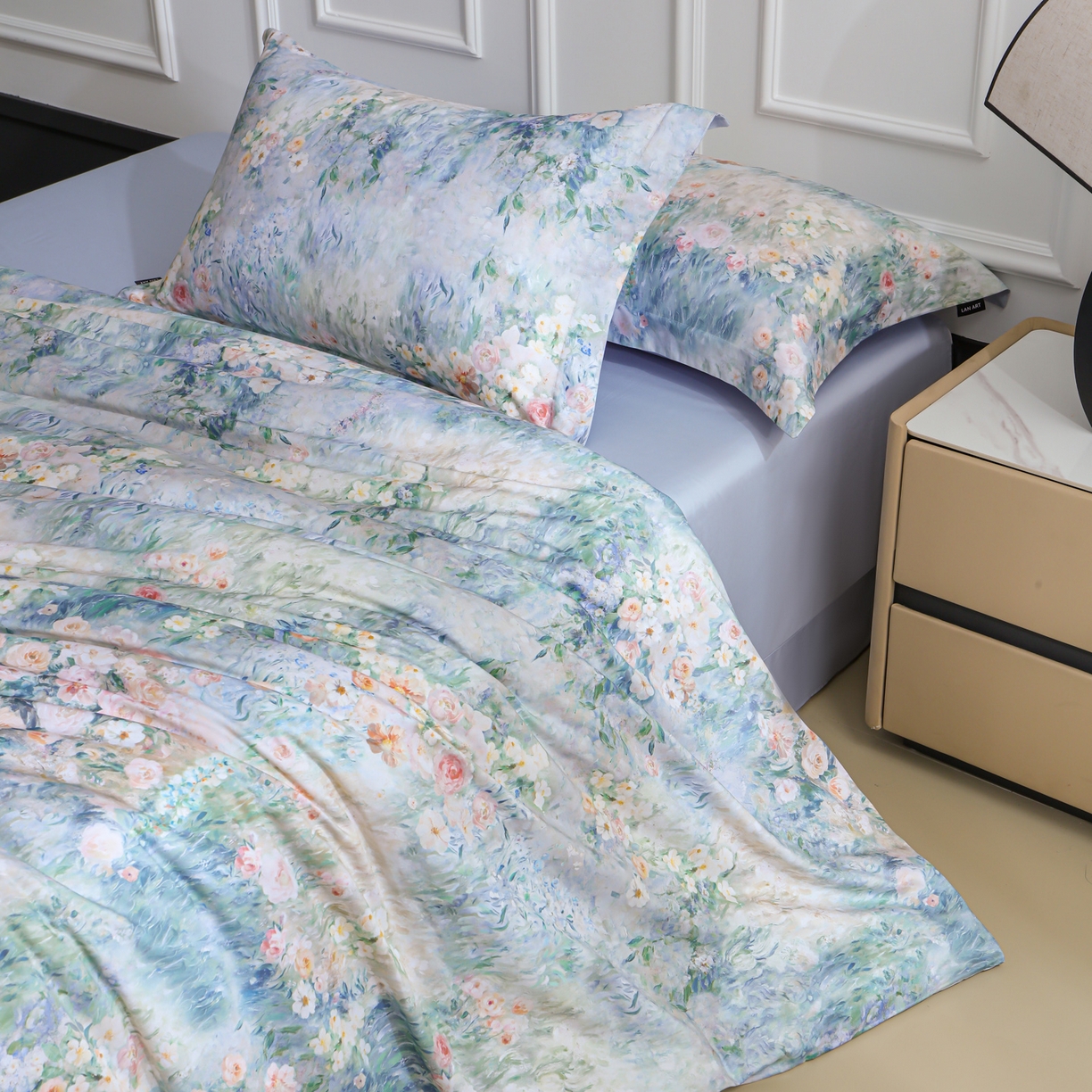 91家纺网 家纺一手货源 找家纺 洺兰家居 2025新款100支全棉新疆棉数码印花四件套长绒棉贴边床单床笠床上用品套件-专版（控价标准235加大255床笠245） 莫奈花园