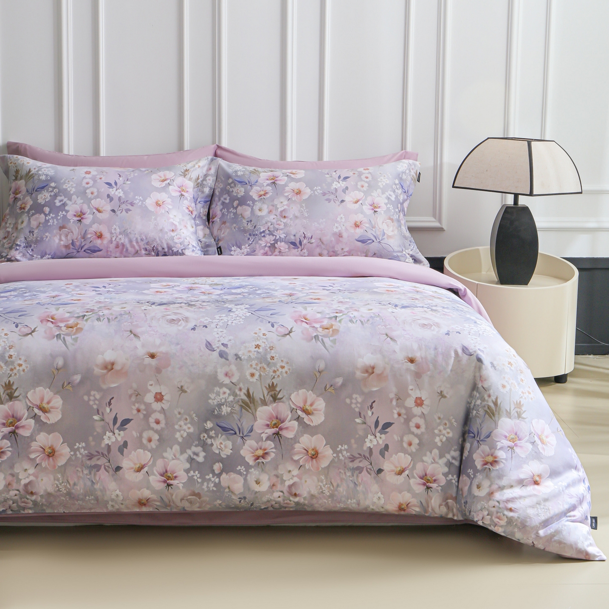 91家纺网 家纺一手货源 找家纺 洺兰家居 2025新款100支全棉新疆棉数码印花四件套长绒棉贴边床单床笠床上用品套件-专版（控价标准235加大255床笠245） 琪花瑶草