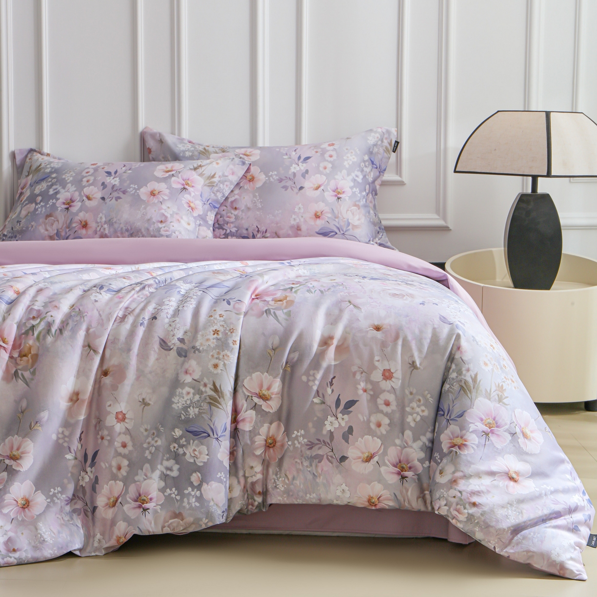 91家纺网 家纺一手货源 找家纺 洺兰家居 2025新款100支全棉新疆棉数码印花四件套长绒棉贴边床单床笠床上用品套件-专版（控价标准235加大255床笠245） 琪花瑶草