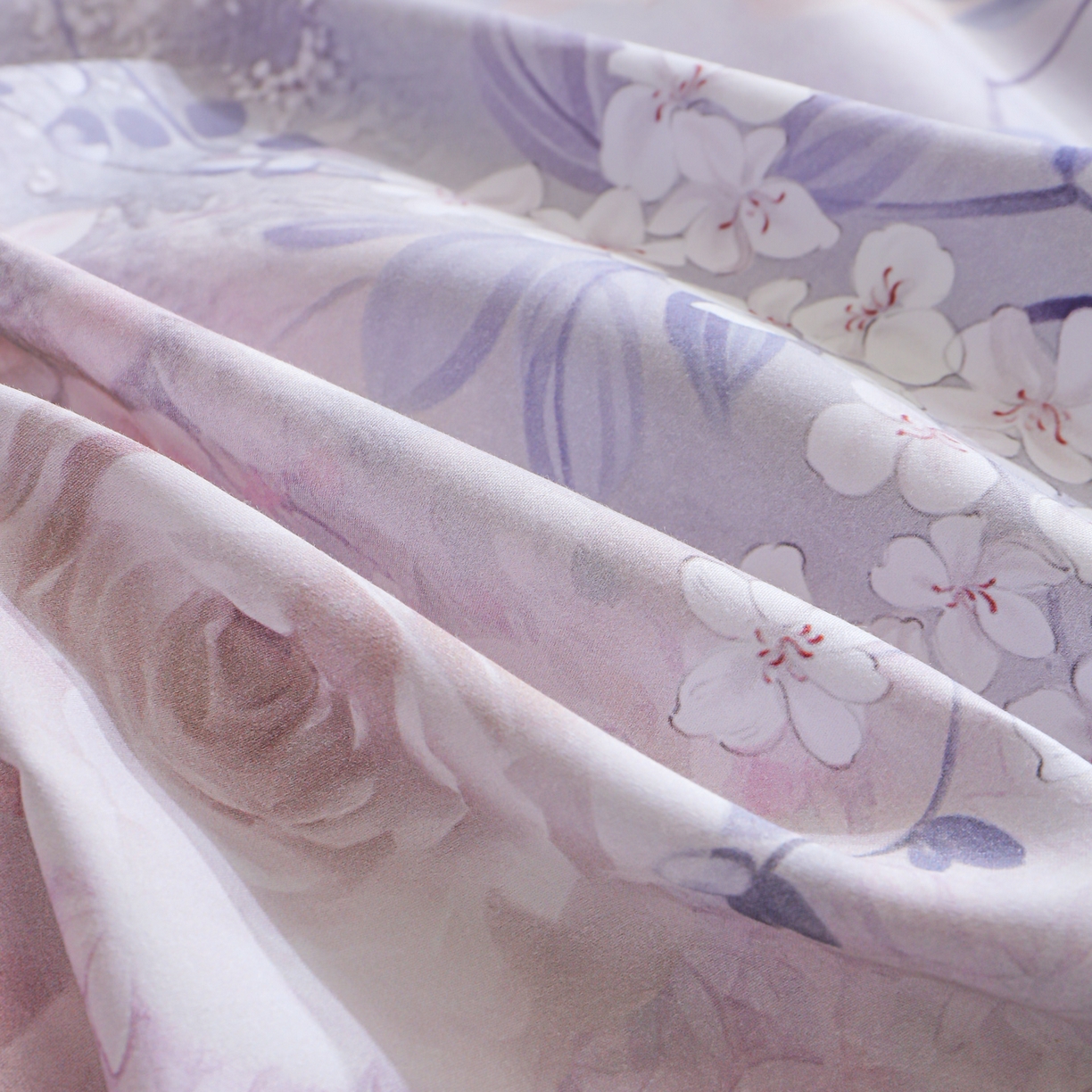 91家纺网 家纺一手货源 找家纺 洺兰家居 2025新款100支全棉新疆棉数码印花四件套长绒棉贴边床单床笠床上用品套件-专版（控价标准235加大255床笠245） 琪花瑶草