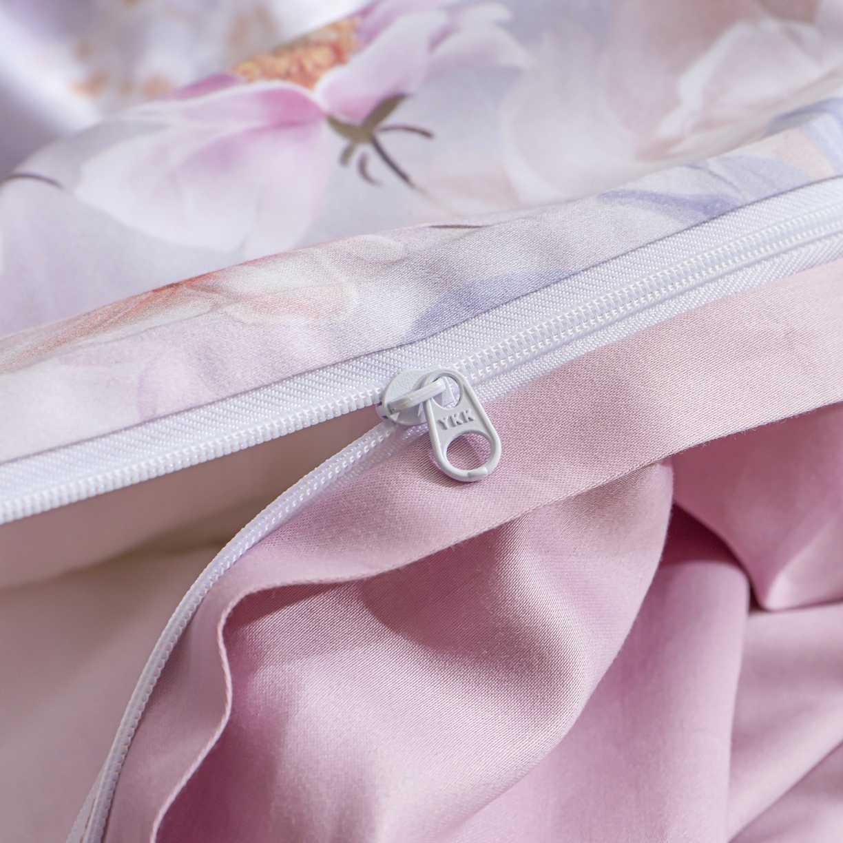 91家纺网 家纺一手货源 找家纺 洺兰家居 2025新款100支全棉新疆棉数码印花四件套长绒棉贴边床单床笠床上用品套件-专版（控价标准235加大255床笠245） 琪花瑶草