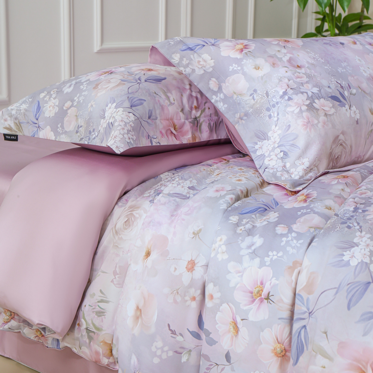 91家纺网 家纺一手货源 找家纺 洺兰家居 2025新款100支全棉新疆棉数码印花四件套长绒棉贴边床单床笠床上用品套件-专版（控价标准235加大255床笠245） 琪花瑶草