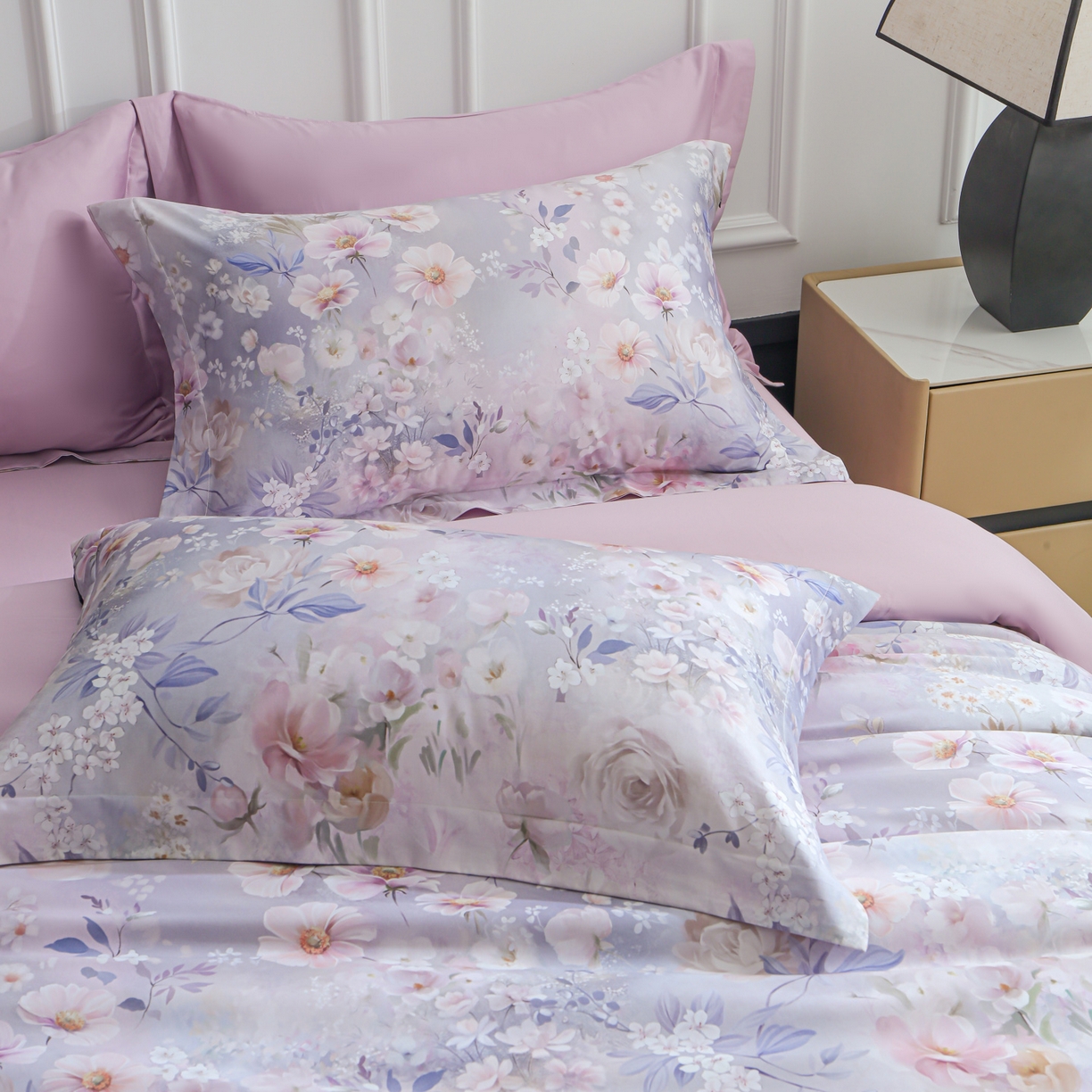 91家纺网 家纺一手货源 找家纺 洺兰家居 2025新款100支全棉新疆棉数码印花四件套长绒棉贴边床单床笠床上用品套件-专版（控价标准235加大255床笠245） 琪花瑶草