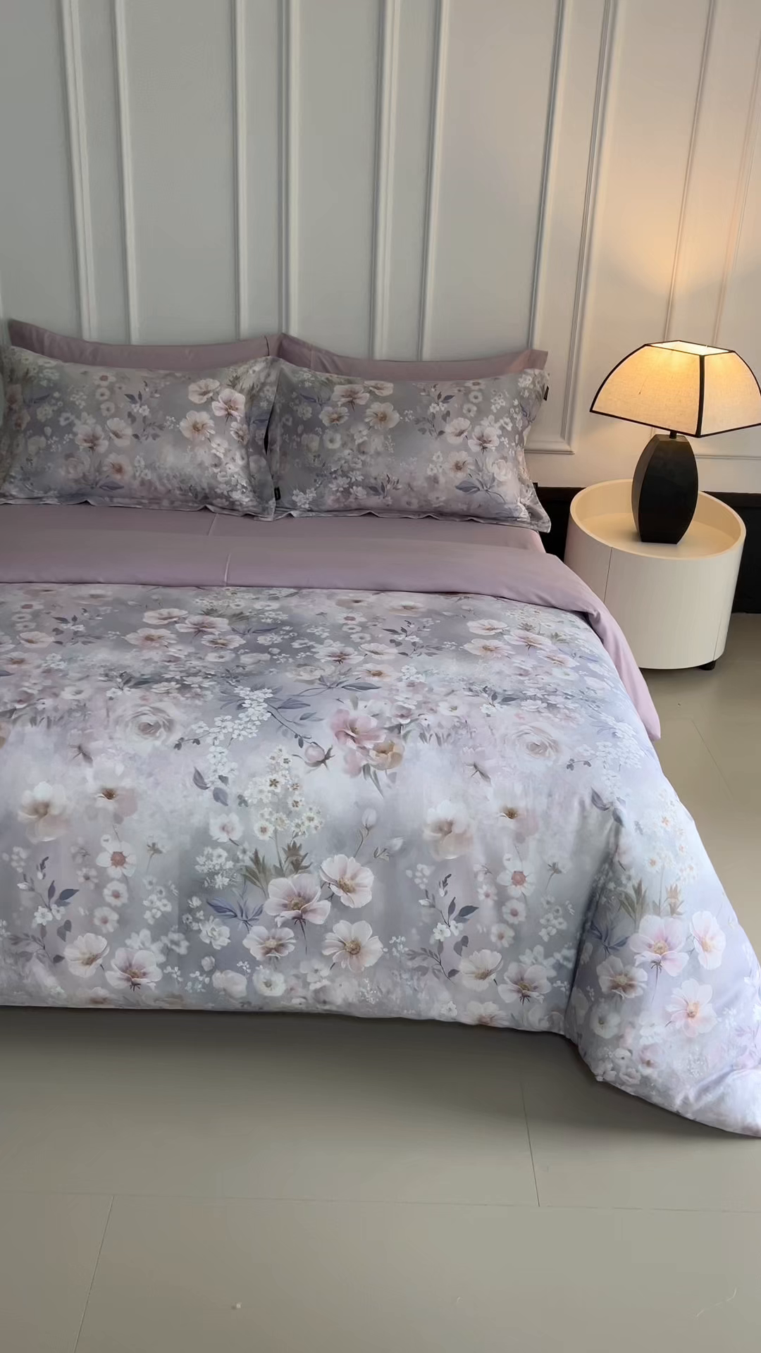 91家纺网 家纺一手货源 找家纺 洺兰家居 2025新款100支全棉新疆棉数码印花四件套长绒棉贴边床单床笠床上用品套件-专版（控价标准235加大255床笠245） 琪花瑶草