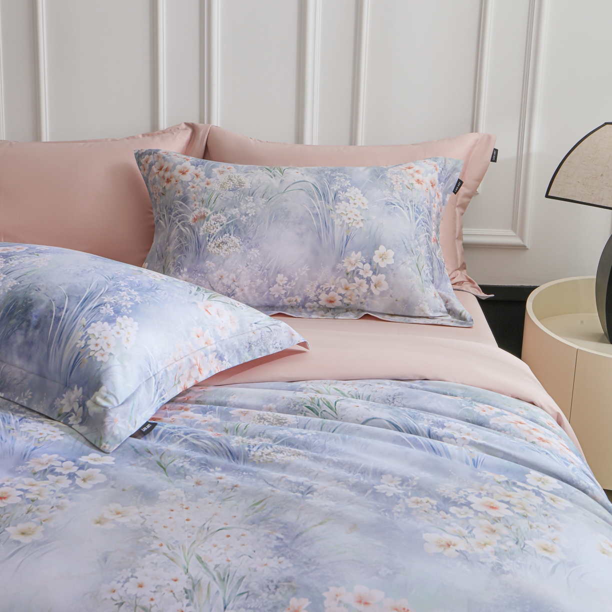 91家纺网 家纺一手货源 找家纺 洺兰家居 2025新款100支全棉新疆棉数码印花四件套长绒棉贴边床单床笠床上用品套件-专版（控价标准235加大255床笠245） 清风絮语