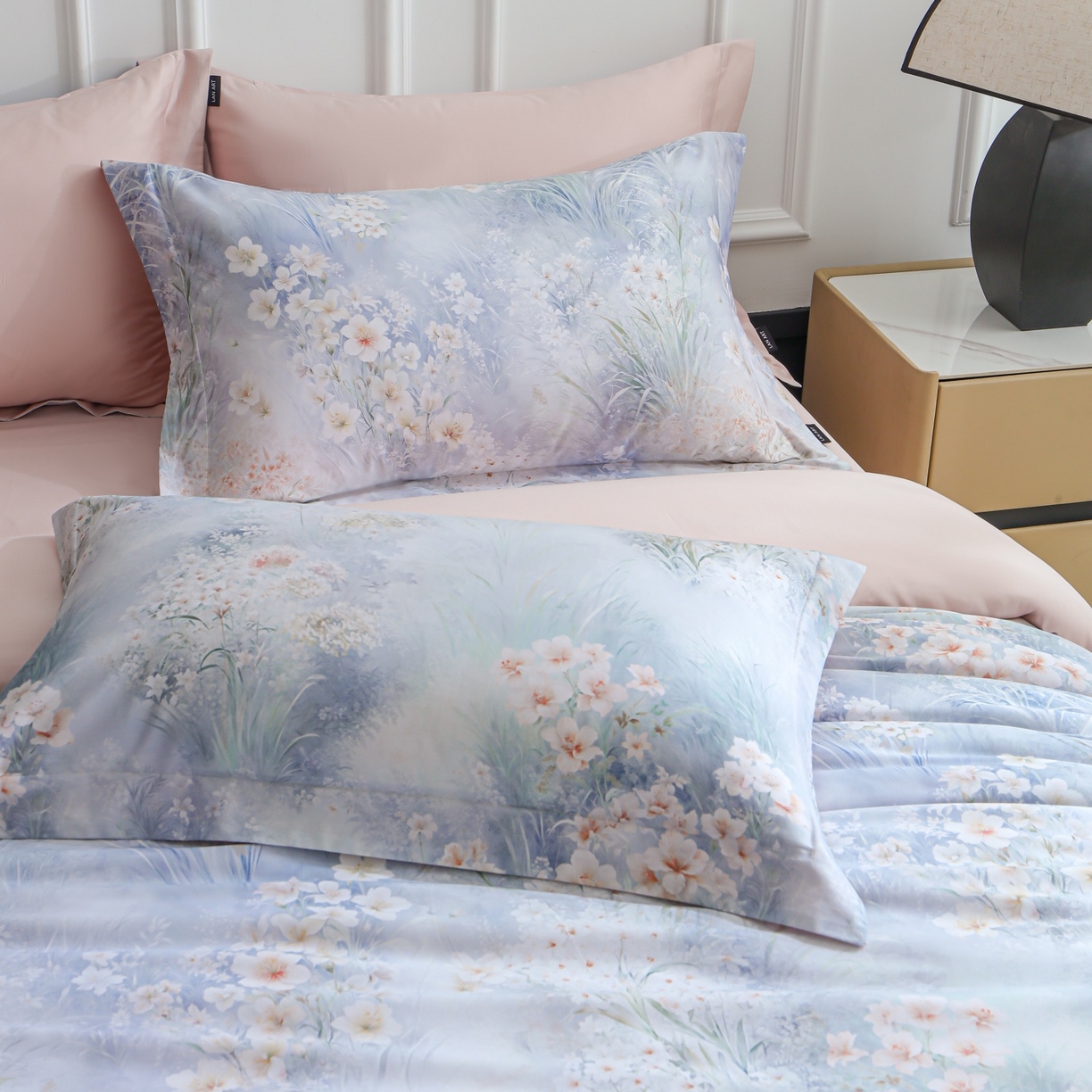91家纺网 家纺一手货源 找家纺 洺兰家居 2025新款100支全棉新疆棉数码印花四件套长绒棉贴边床单床笠床上用品套件-专版（控价标准235加大255床笠245） 清风絮语
