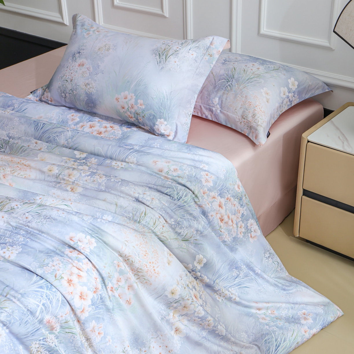 91家纺网 家纺一手货源 找家纺 洺兰家居 2025新款100支全棉新疆棉数码印花四件套长绒棉贴边床单床笠床上用品套件-专版（控价标准235加大255床笠245） 清风絮语