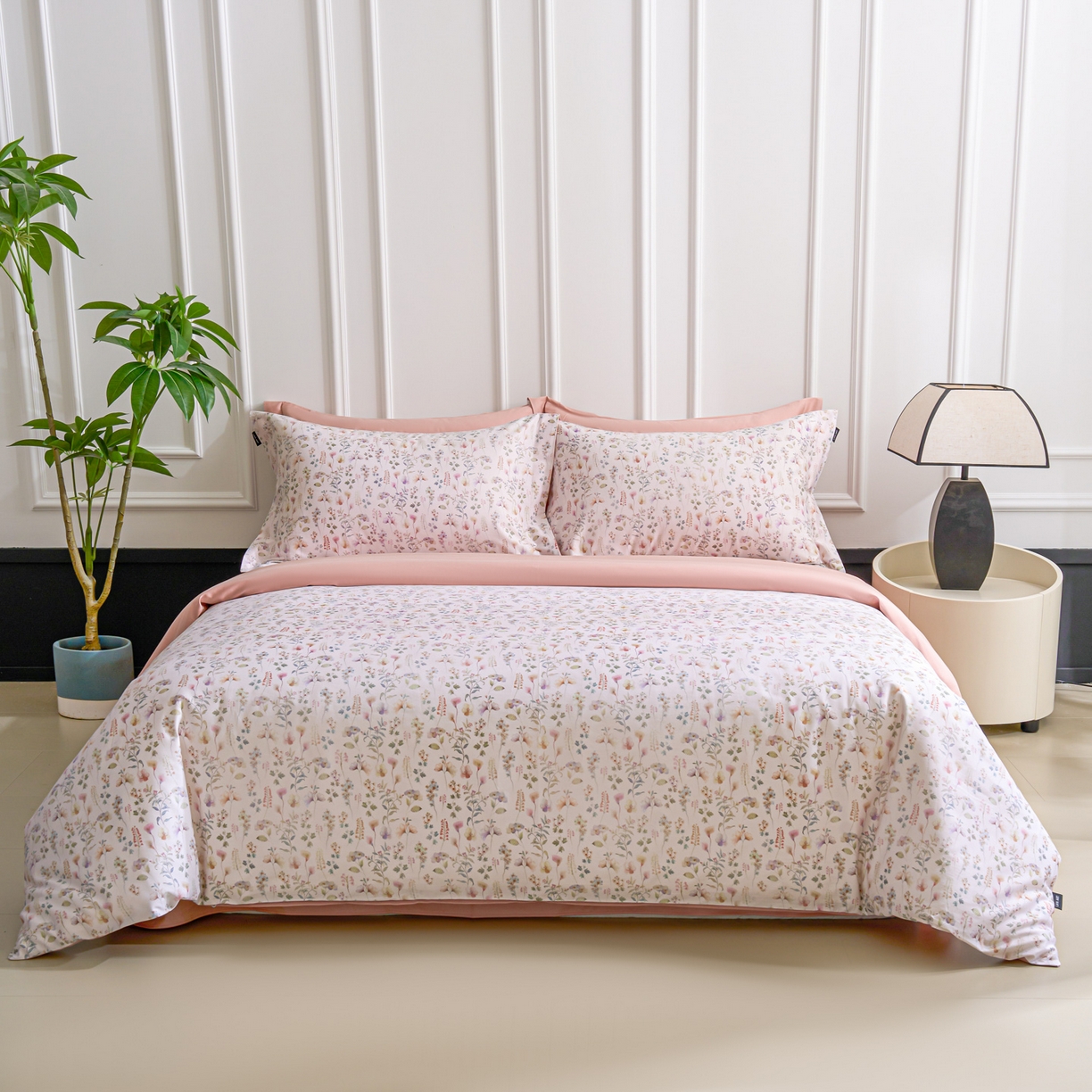 91家纺网 家纺一手货源 找家纺 洺兰家居 2025新款100支全棉新疆棉数码印花四件套长绒棉贴边床单床笠床上用品套件-专版（控价标准235加大255床笠245） 清漾 粉