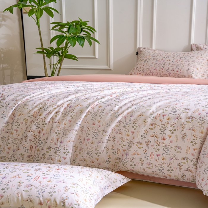 91家纺网 家纺一手货源 找家纺 洺兰家居 2025新款100支全棉新疆棉数码印花四件套长绒棉贴边床单床笠床上用品套件-专版（控价标准235加大255床笠245） 清漾 粉