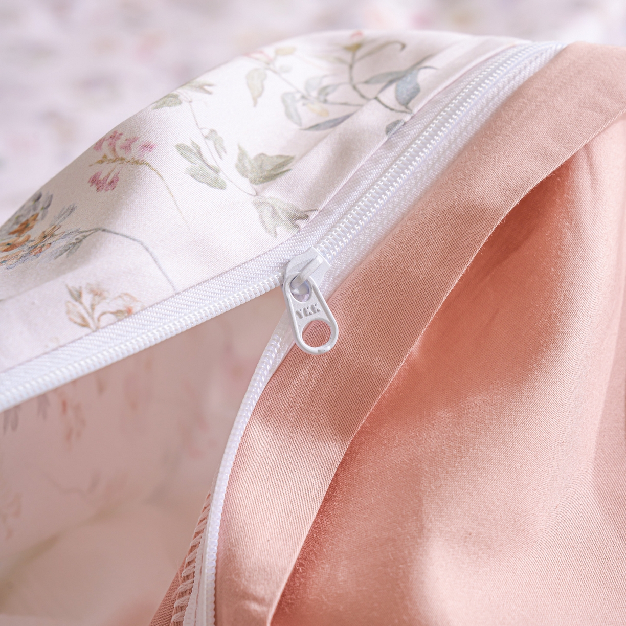 91家纺网 家纺一手货源 找家纺 洺兰家居 2025新款100支全棉新疆棉数码印花四件套长绒棉贴边床单床笠床上用品套件-专版（控价标准235加大255床笠245） 清漾 粉