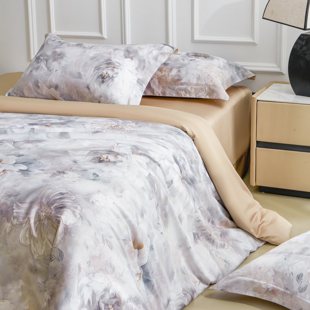 91家纺网 家纺一手货源 找家纺 洺兰家居 2025新款100支全棉新疆棉数码印花四件套长绒棉贴边床单床笠床上用品套件-专版（控价标准235加大255床笠245） 雾里看花