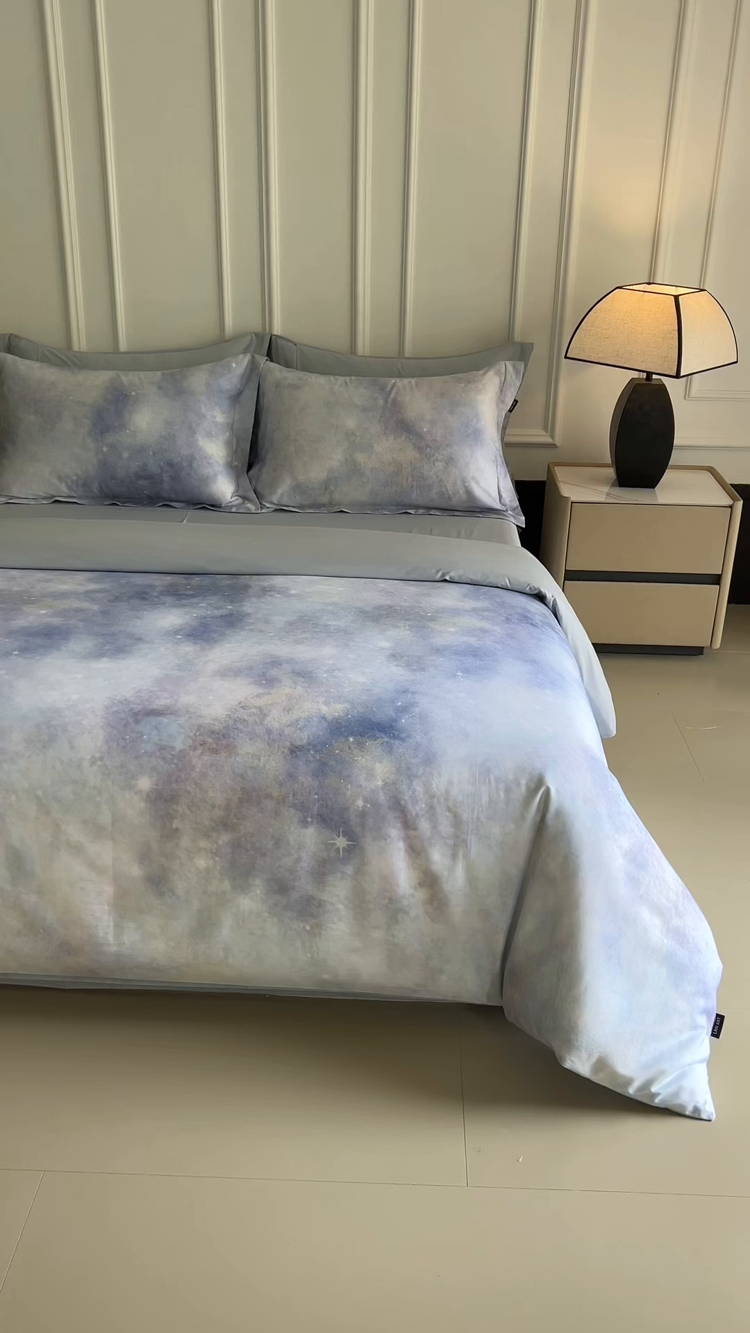 91家纺网 家纺一手货源 找家纺 洺兰家居 2025新款100支全棉新疆棉数码印花四件套长绒棉贴边床单床笠床上用品套件-专版（控价标准235加大255床笠245） 星辰大海