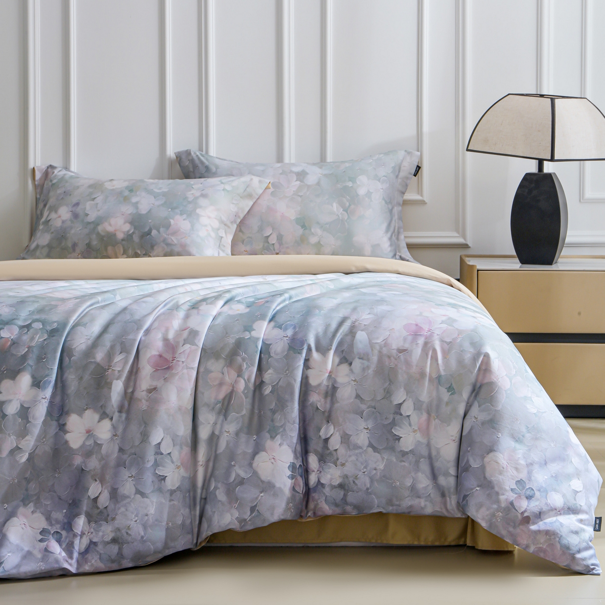 91家纺网 家纺一手货源 找家纺 洺兰家居 2025新款100支全棉新疆棉数码印花四件套长绒棉贴边床单床笠床上用品套件-专版（控价标准235加大255床笠245） 伊甸花园-绿