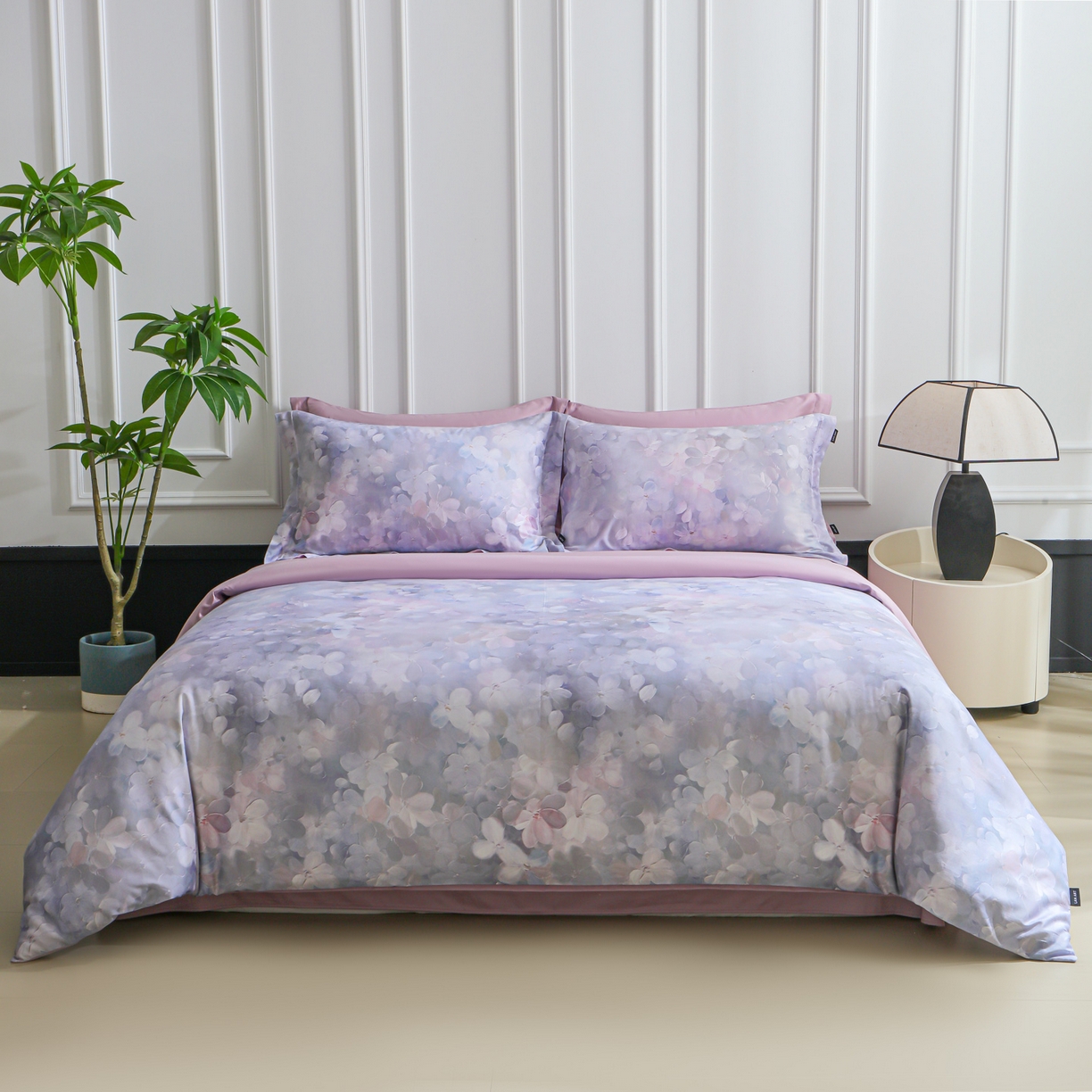 91家纺网 家纺一手货源 找家纺 洺兰家居 2025新款100支全棉新疆棉数码印花四件套长绒棉贴边床单床笠床上用品套件-专版（控价标准235加大255床笠245） 伊甸花园-紫