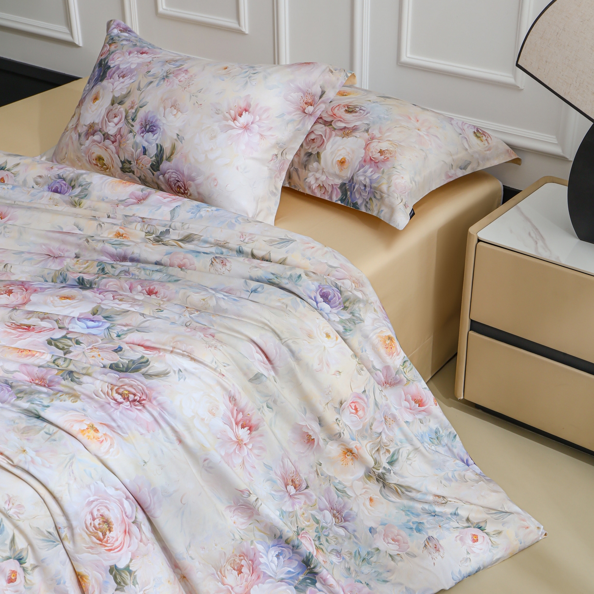 91家纺网 家纺一手货源 找家纺 洺兰家居 2025新款100支全棉新疆棉数码印花四件套长绒棉贴边床单床笠床上用品套件-专版（控价标准235加大255床笠245） 雨露花香