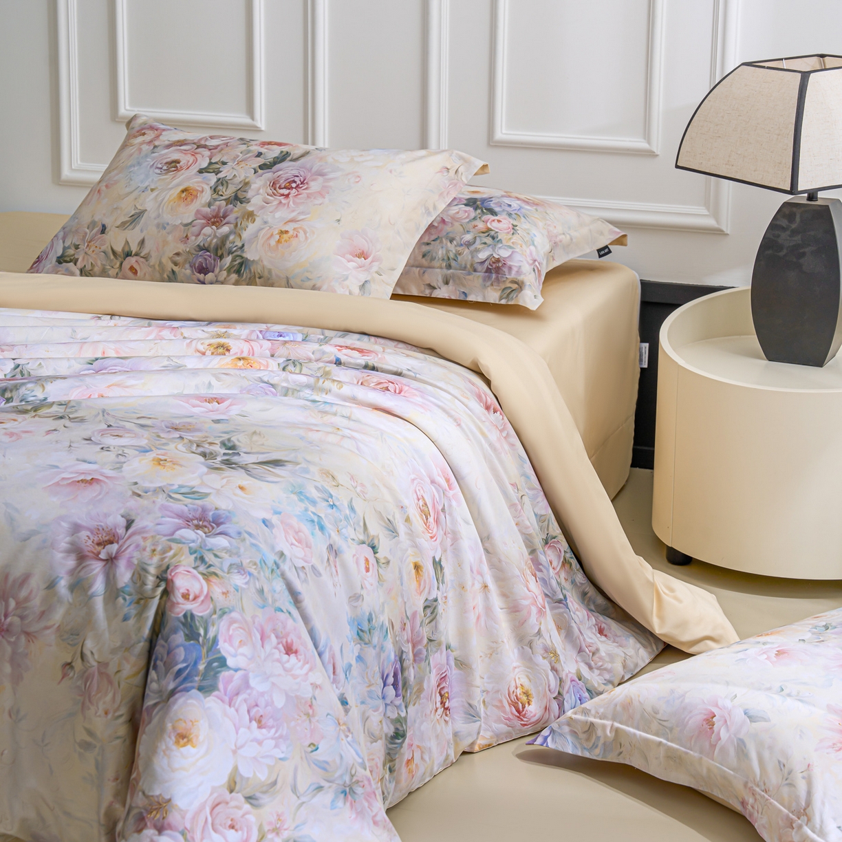 91家纺网 家纺一手货源 找家纺 洺兰家居 2025新款100支全棉新疆棉数码印花四件套长绒棉贴边床单床笠床上用品套件-专版（控价标准235加大255床笠245） 雨露花香