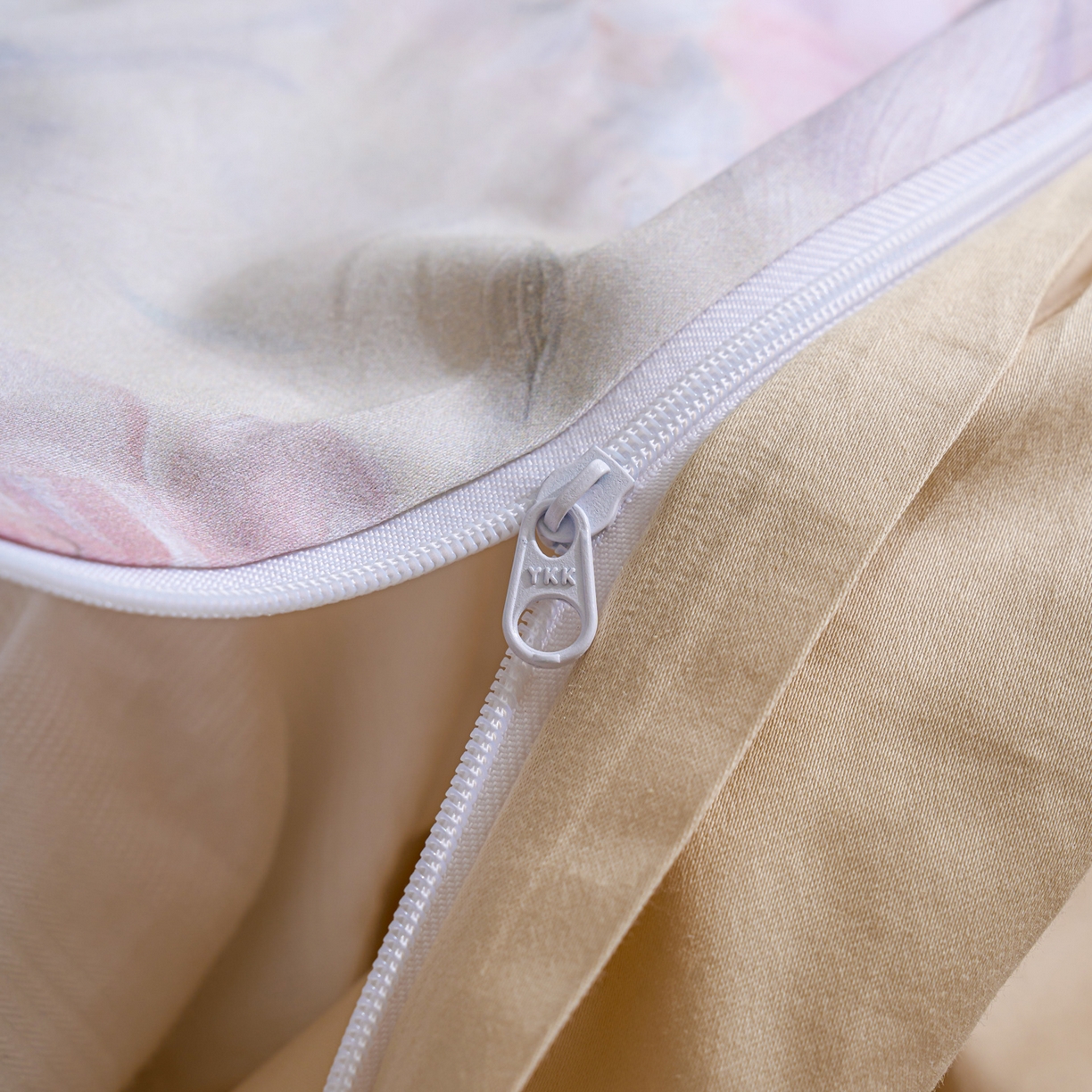 91家纺网 家纺一手货源 找家纺 洺兰家居 2025新款100支全棉新疆棉数码印花四件套长绒棉贴边床单床笠床上用品套件-专版（控价标准235加大255床笠245） 雨露花香