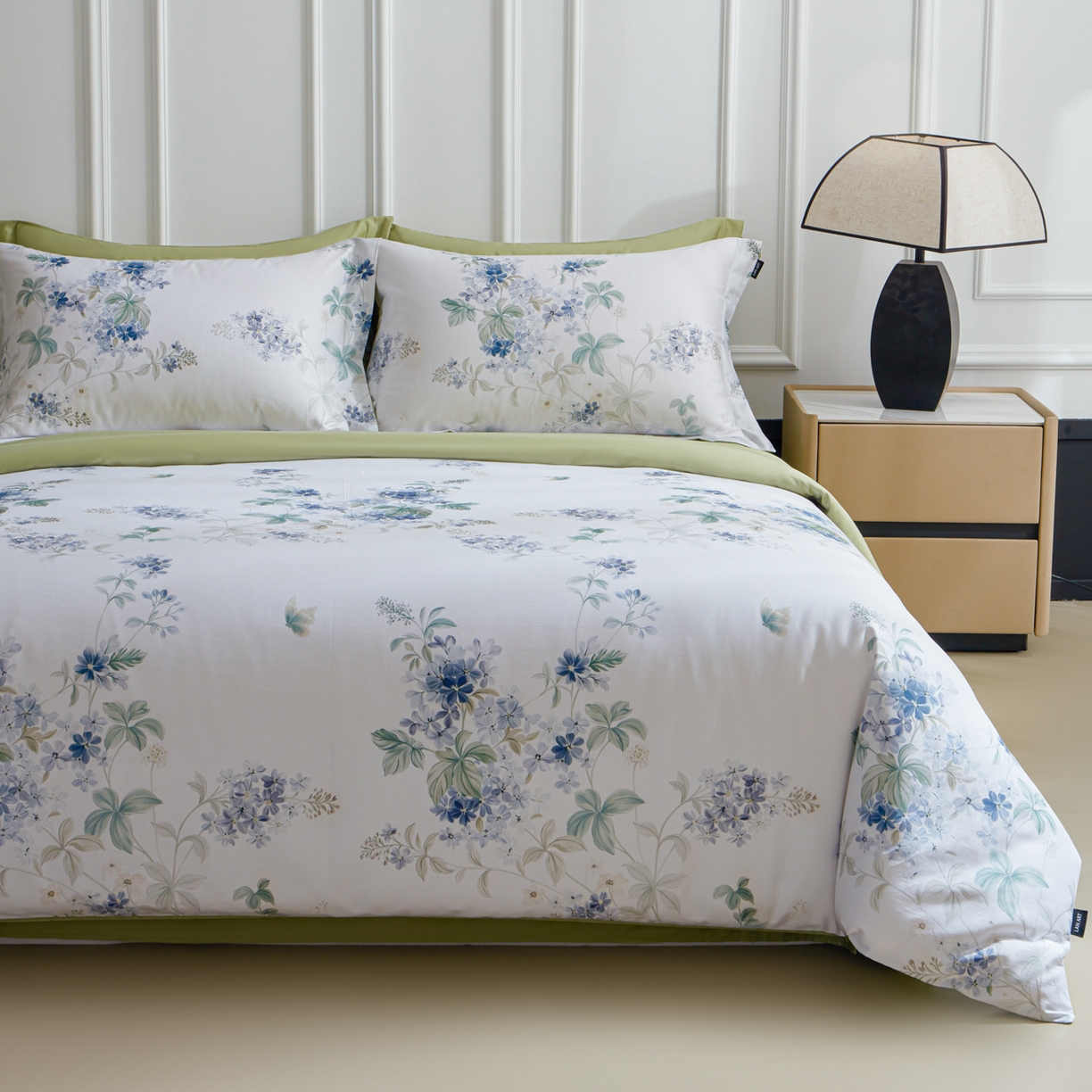 91家纺网 家纺一手货源 找家纺 洺兰家居 2025新款100支全棉新疆棉数码印花四件套长绒棉贴边床单床笠床上用品套件-专版（控价标准235加大255床笠245） 悦下花影-绿