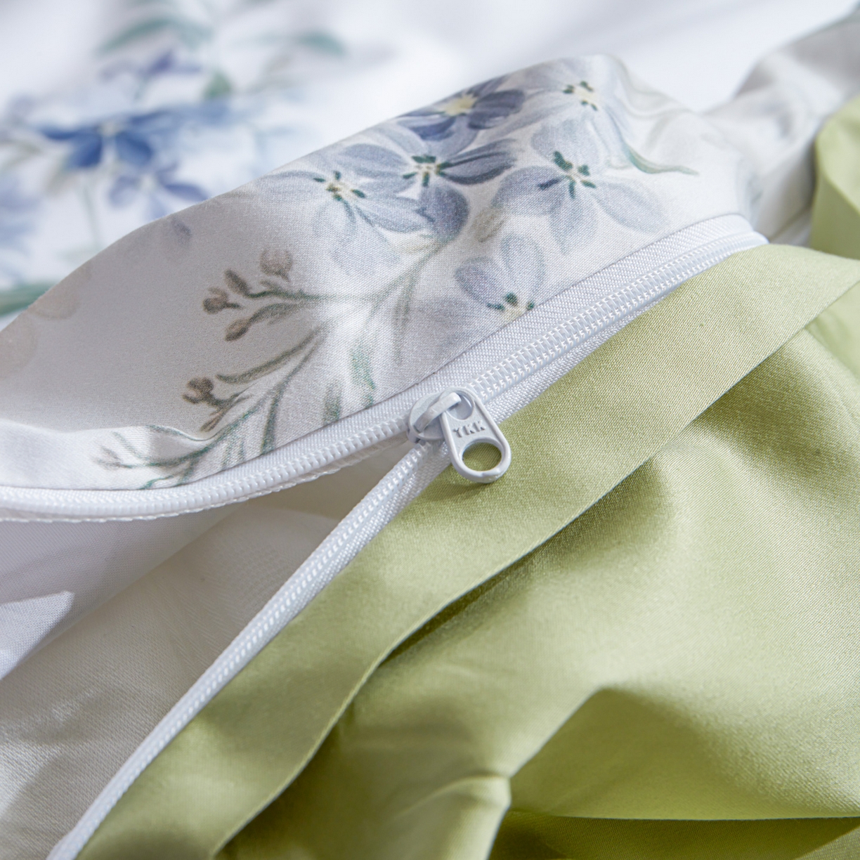 91家纺网 家纺一手货源 找家纺 洺兰家居 2025新款100支全棉新疆棉数码印花四件套长绒棉贴边床单床笠床上用品套件-专版（控价标准235加大255床笠245） 悦下花影-绿