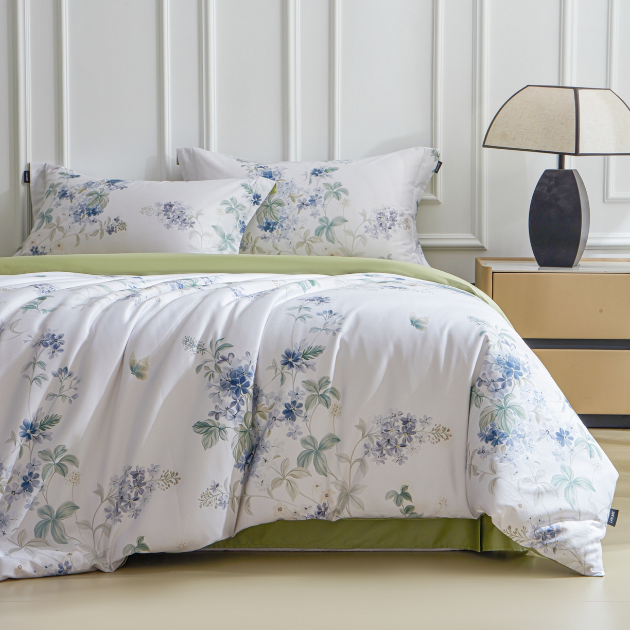 91家纺网 家纺一手货源 找家纺 洺兰家居 2025新款100支全棉新疆棉数码印花四件套长绒棉贴边床单床笠床上用品套件-专版（控价标准235加大255床笠245） 悦下花影-绿