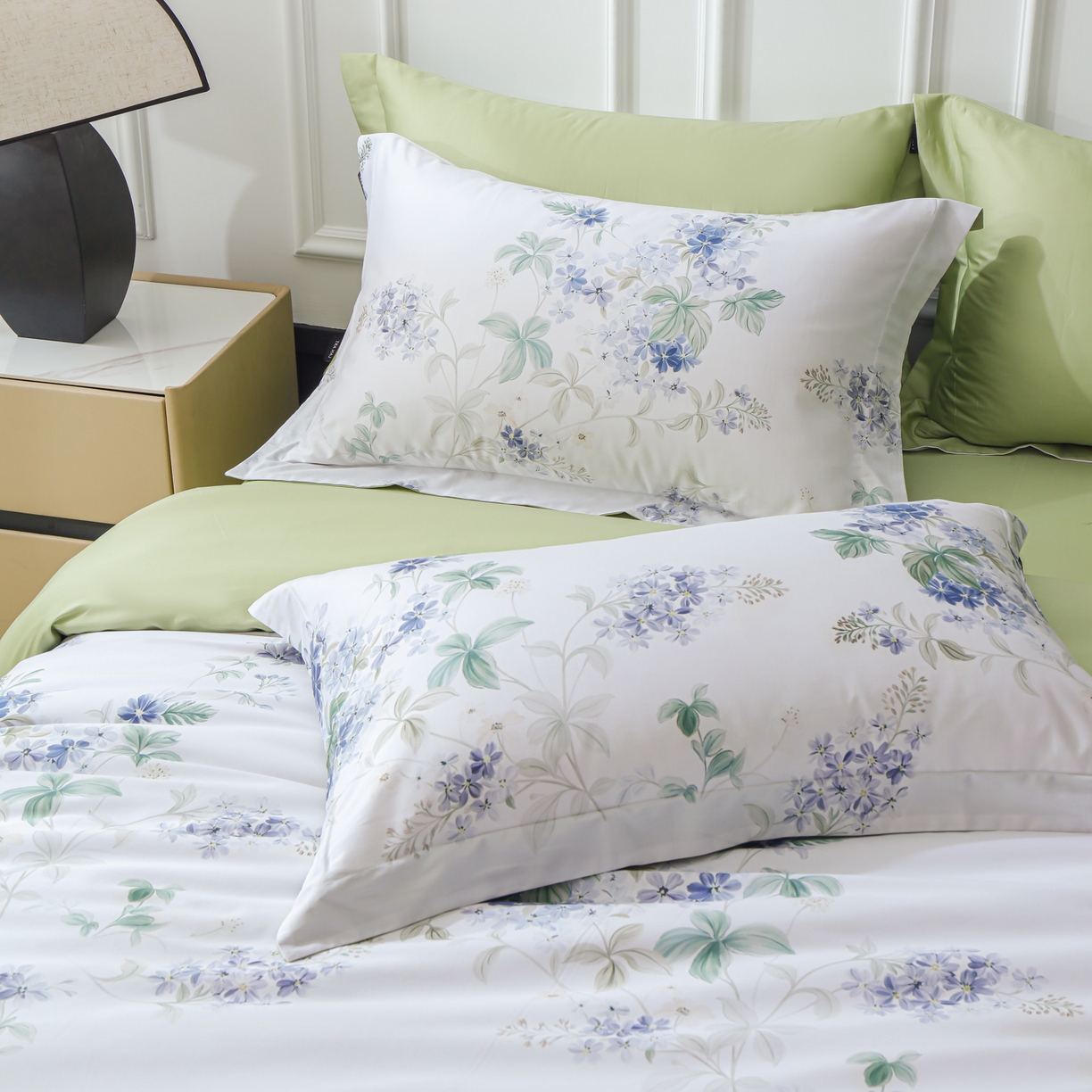 91家纺网 家纺一手货源 找家纺 洺兰家居 2025新款100支全棉新疆棉数码印花四件套长绒棉贴边床单床笠床上用品套件-专版（控价标准235加大255床笠245） 悦下花影-绿