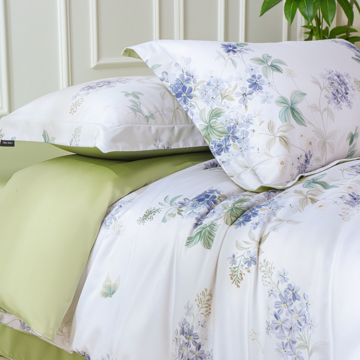 91家纺网 家纺一手货源 找家纺 洺兰家居 2025新款100支全棉新疆棉数码印花四件套长绒棉贴边床单床笠床上用品套件-专版（控价标准235加大255床笠245） 悦下花影-绿