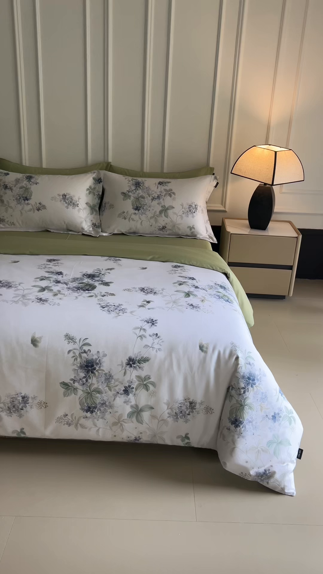91家纺网 家纺一手货源 找家纺 洺兰家居 2025新款100支全棉新疆棉数码印花四件套长绒棉贴边床单床笠床上用品套件-专版（控价标准235加大255床笠245） 悦下花影-绿