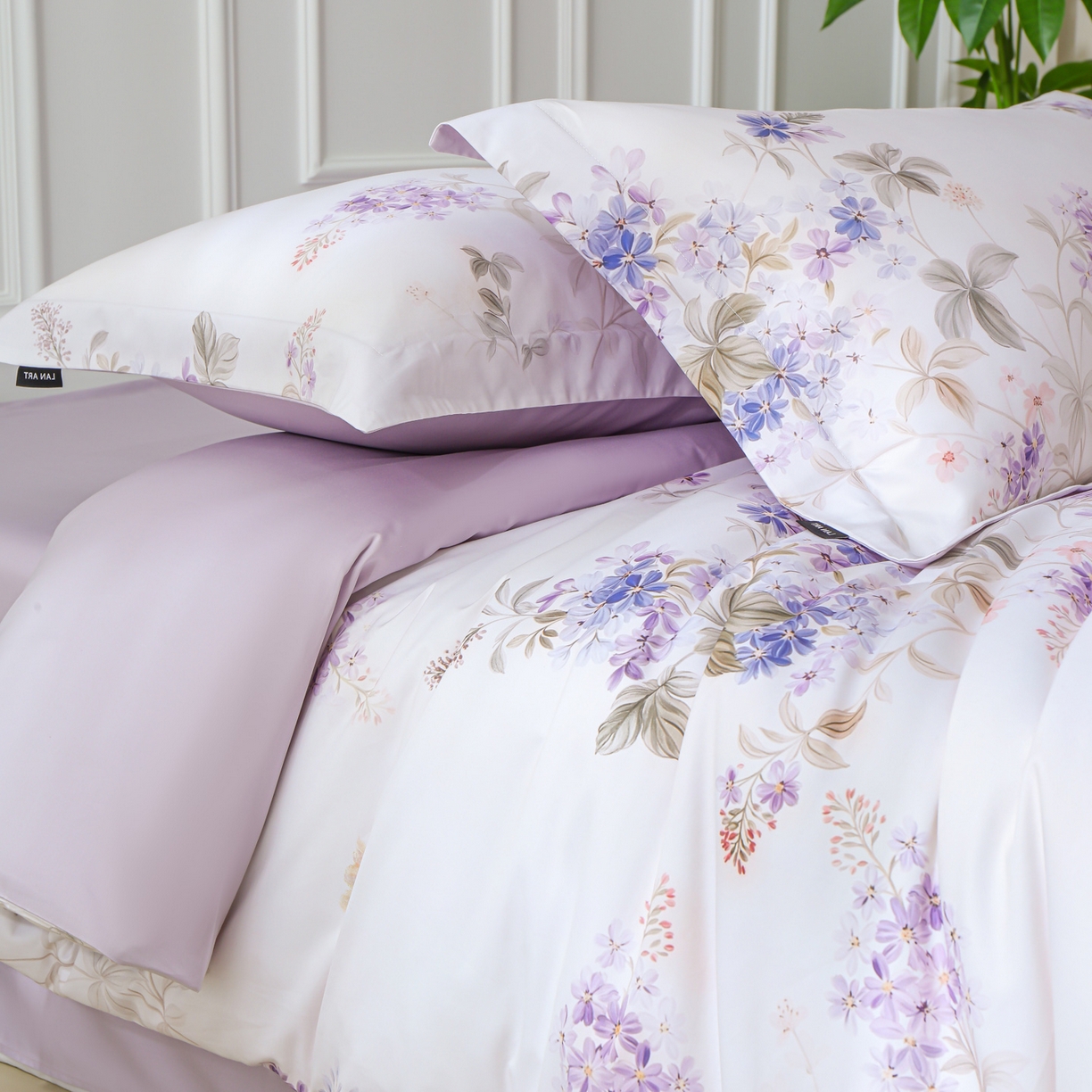 91家纺网 家纺一手货源 找家纺 洺兰家居 2025新款100支全棉新疆棉数码印花四件套长绒棉贴边床单床笠床上用品套件-专版（控价标准235加大255床笠245） 悦下花影-紫