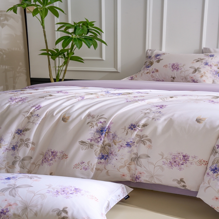 91家纺网 家纺一手货源 找家纺 洺兰家居 2025新款100支全棉新疆棉数码印花四件套长绒棉贴边床单床笠床上用品套件-专版（控价标准235加大255床笠245） 悦下花影-紫