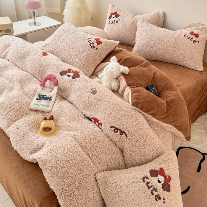 91家纺网 家纺一手货源 找家纺 懒猫家纺 2025新款羊羔绒刺绣四件套 麦乐狗