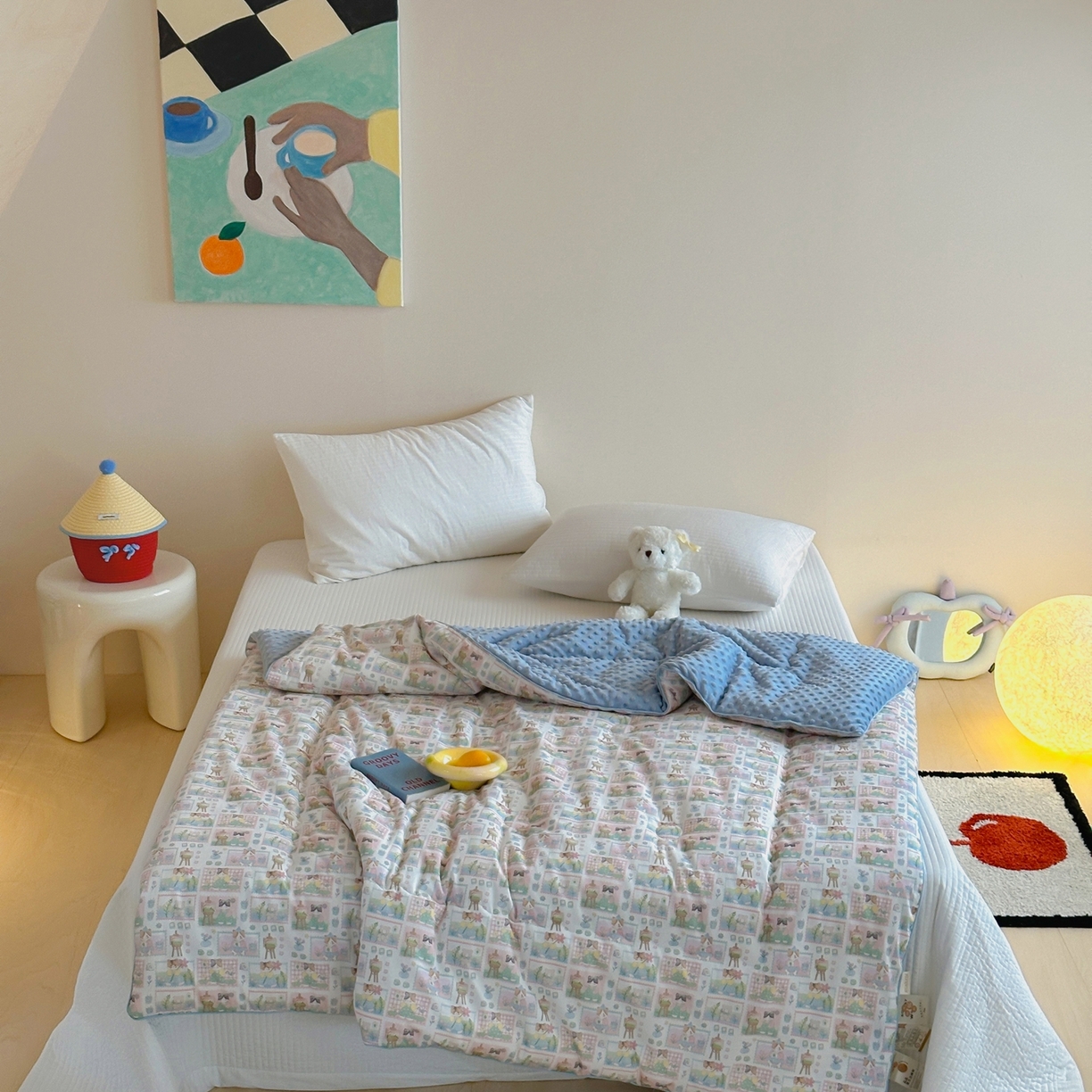 91家纺网 家纺一手货源 找家纺 月夏 2025新款全棉数码印花高克重豆豆被 猫猫小画家