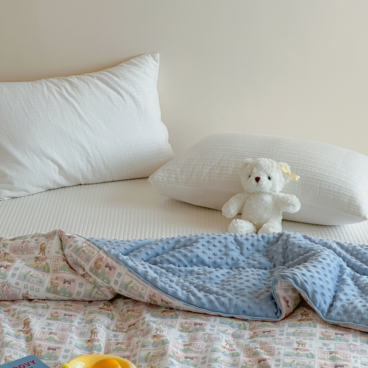 91家纺网 家纺一手货源 找家纺 月夏 2025新款全棉数码印花高克重豆豆被 猫猫小画家