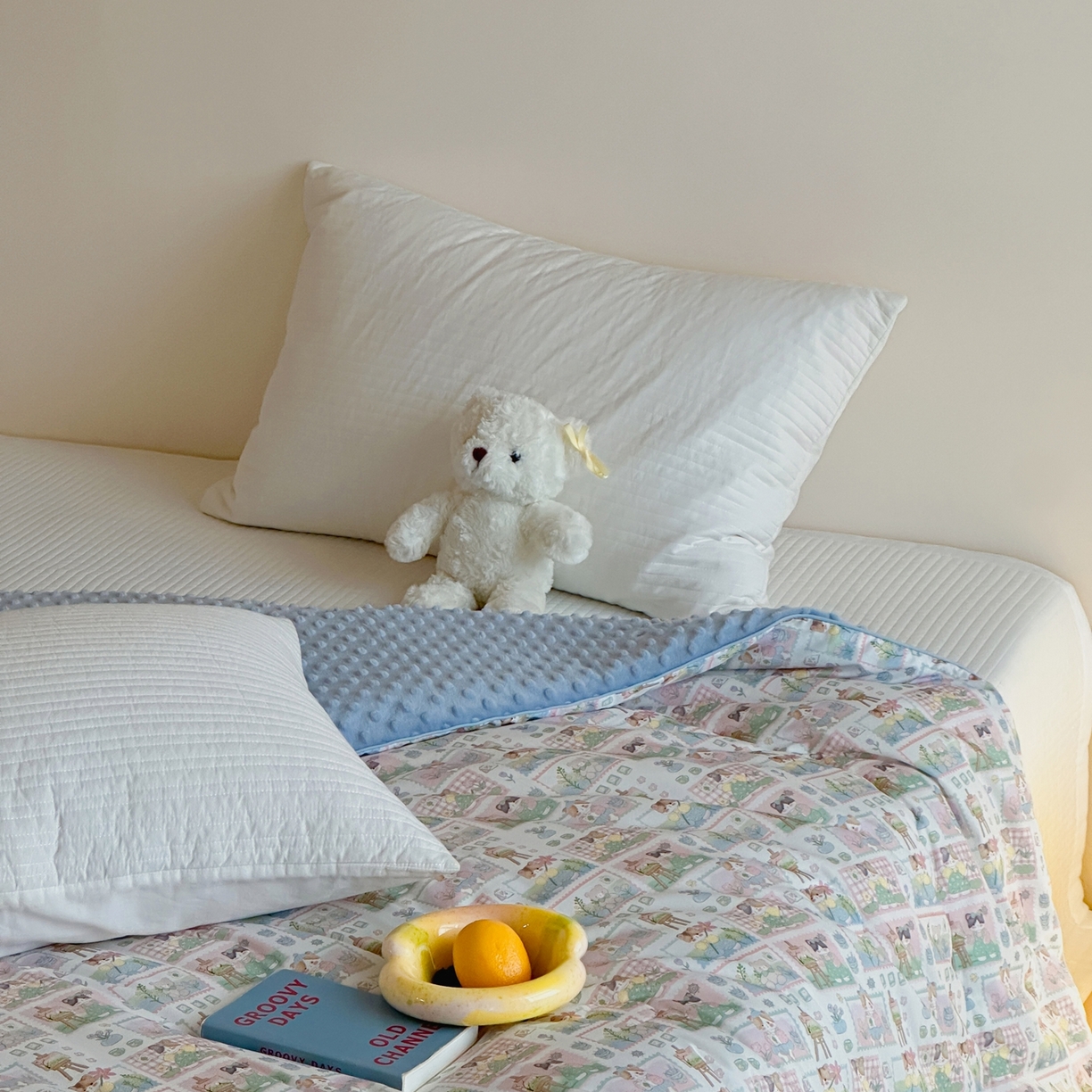 91家纺网 家纺一手货源 找家纺 月夏 2025新款全棉数码印花高克重豆豆被 猫猫小画家