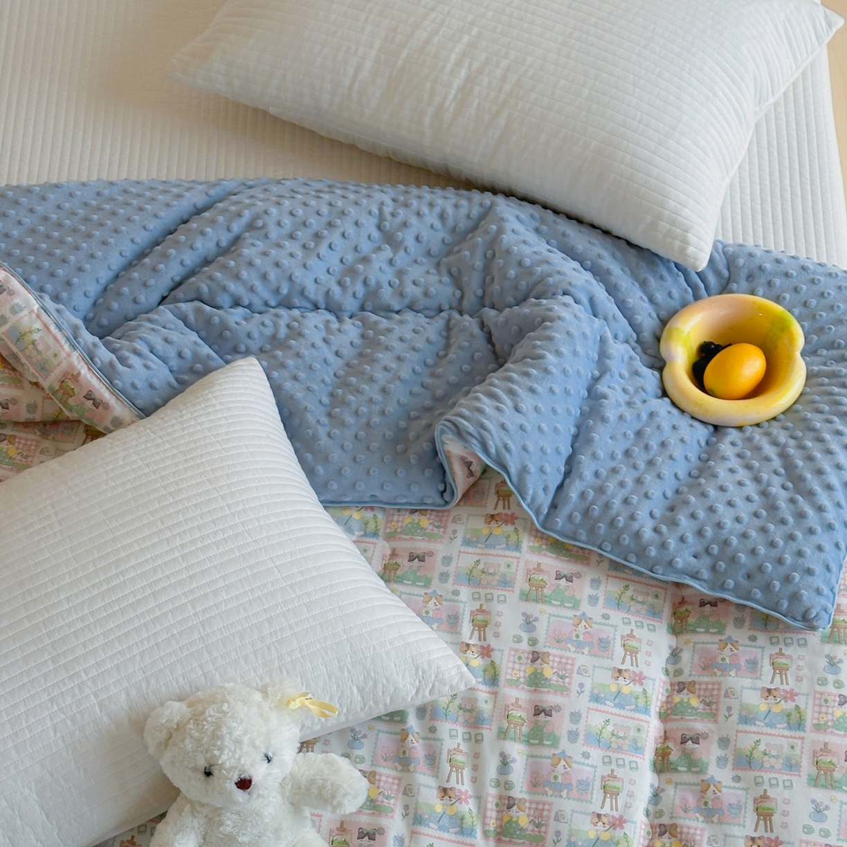 91家纺网 家纺一手货源 找家纺 月夏 2025新款全棉数码印花高克重豆豆被 猫猫小画家