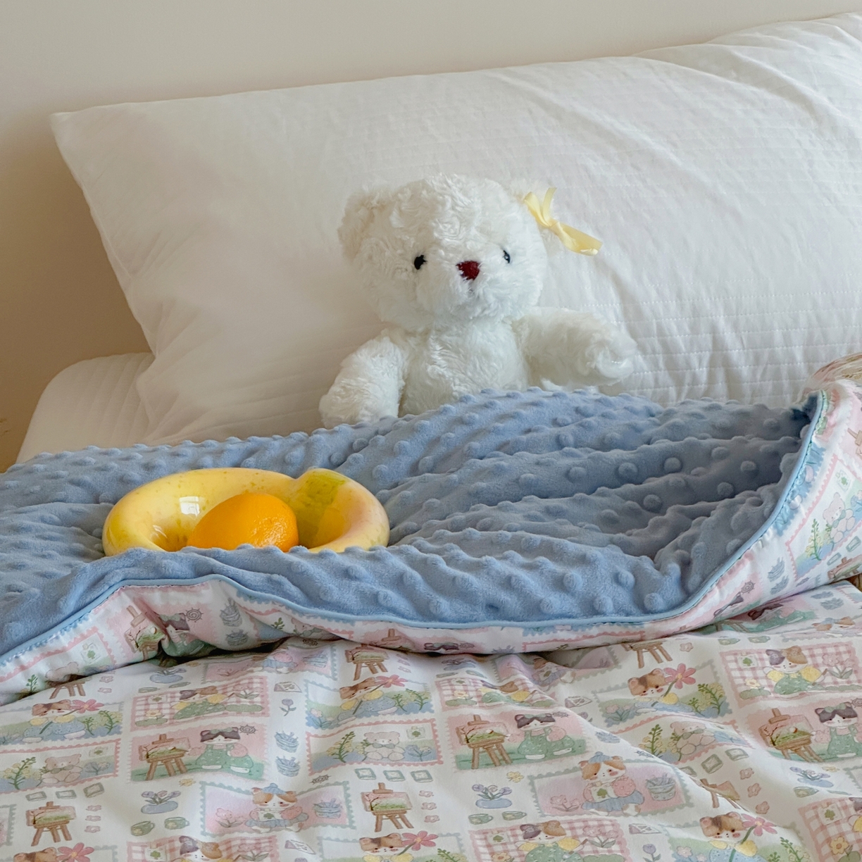 91家纺网 家纺一手货源 找家纺 月夏 2025新款全棉数码印花高克重豆豆被 猫猫小画家