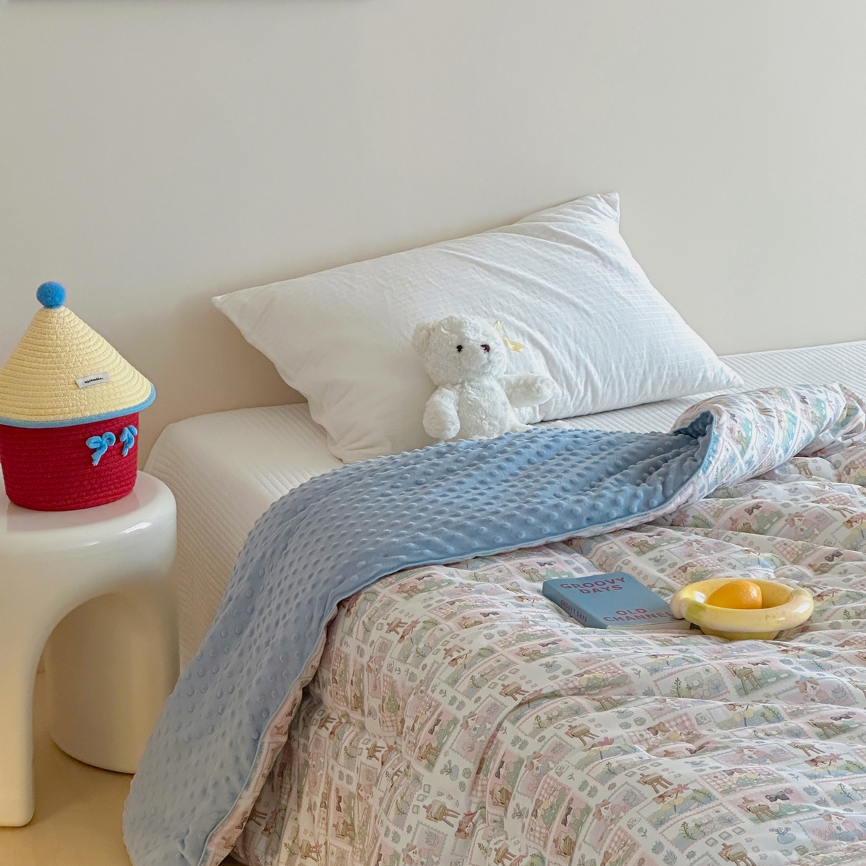 91家纺网 家纺一手货源 找家纺 月夏 2025新款全棉数码印花高克重豆豆被 猫猫小画家