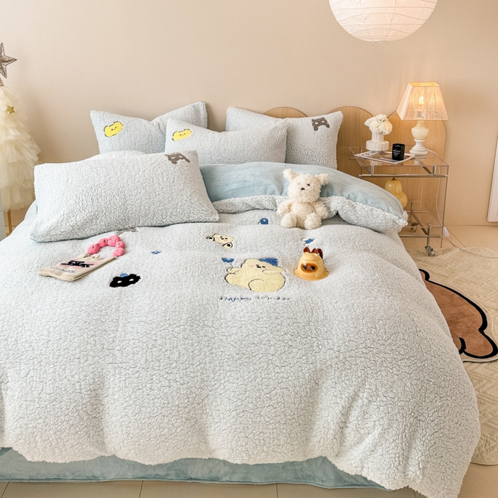 91家纺网 家纺一手货源 找家纺 懒猫家纺 2025新款羊羔绒刺绣四件套 暖心熊