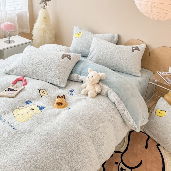 91家纺网 家纺一手货源 找家纺 懒猫家纺 2025新款羊羔绒刺绣四件套 暖心熊