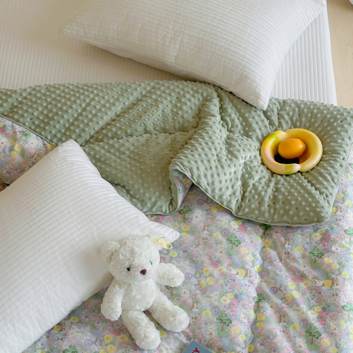 91家纺网 家纺一手货源 找家纺 月夏 2025新款全棉数码印花高克重豆豆被 油画小兔