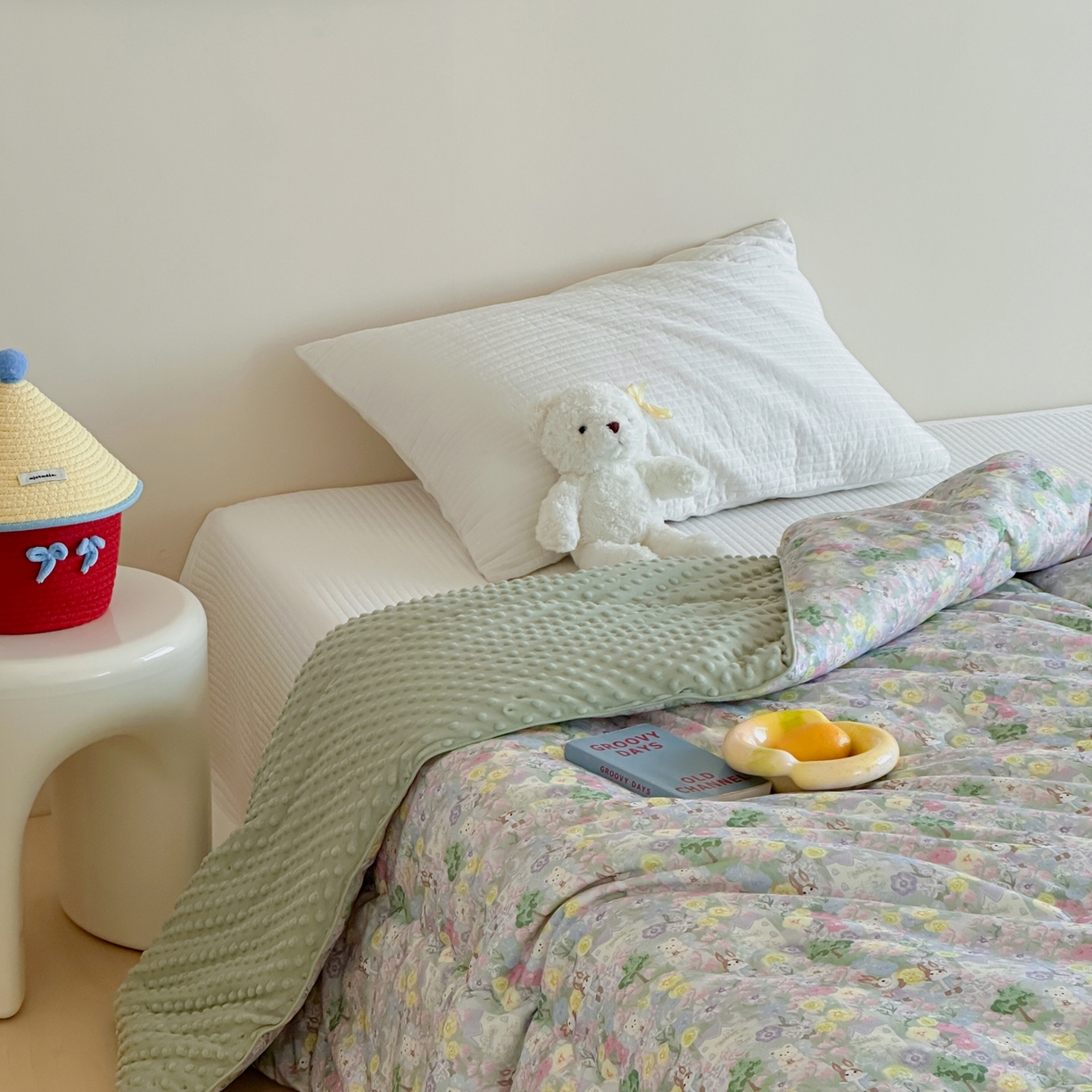 91家纺网 家纺一手货源 找家纺 月夏 2025新款全棉数码印花高克重豆豆被 油画小兔