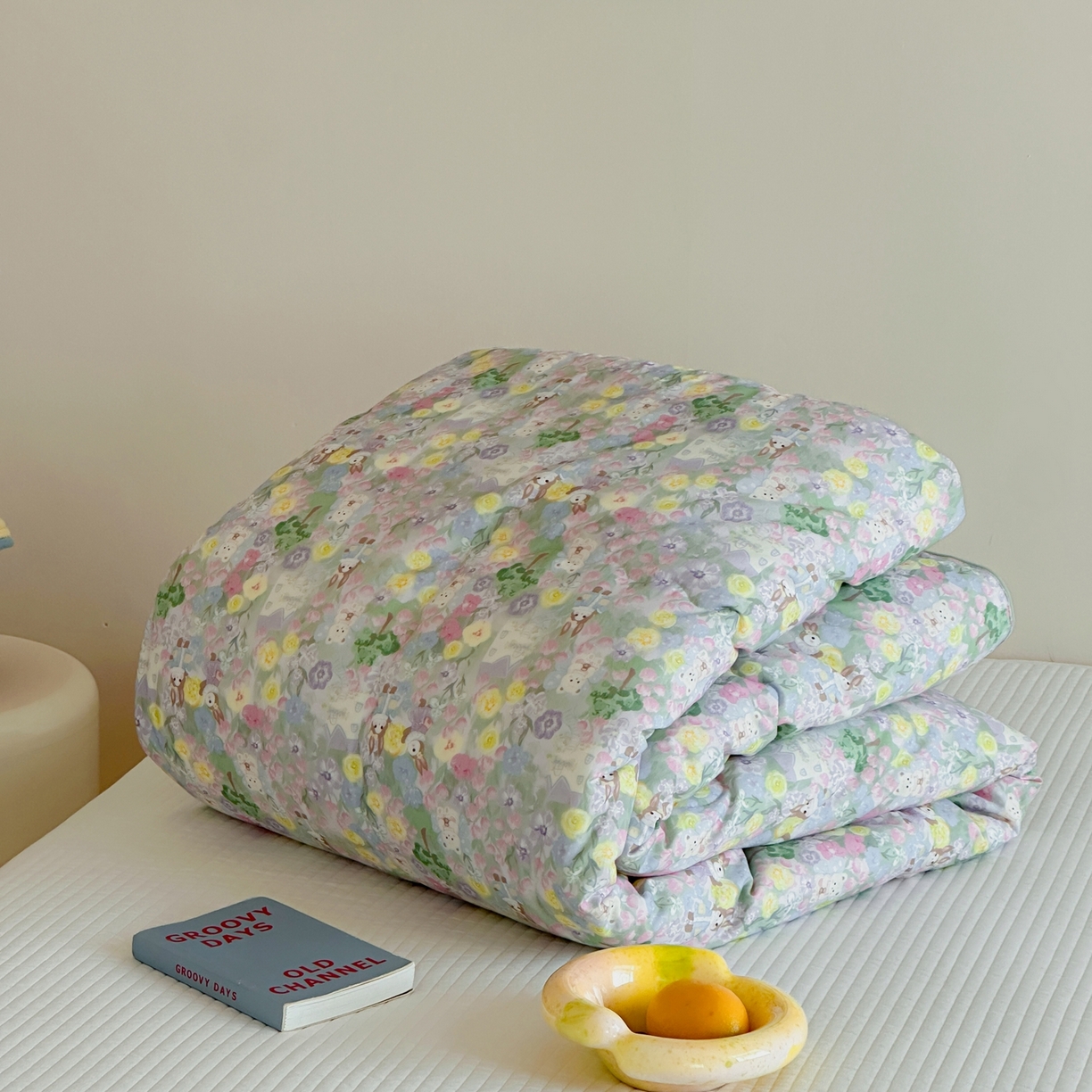 91家纺网 家纺一手货源 找家纺 月夏 2025新款全棉数码印花高克重豆豆被 油画小兔