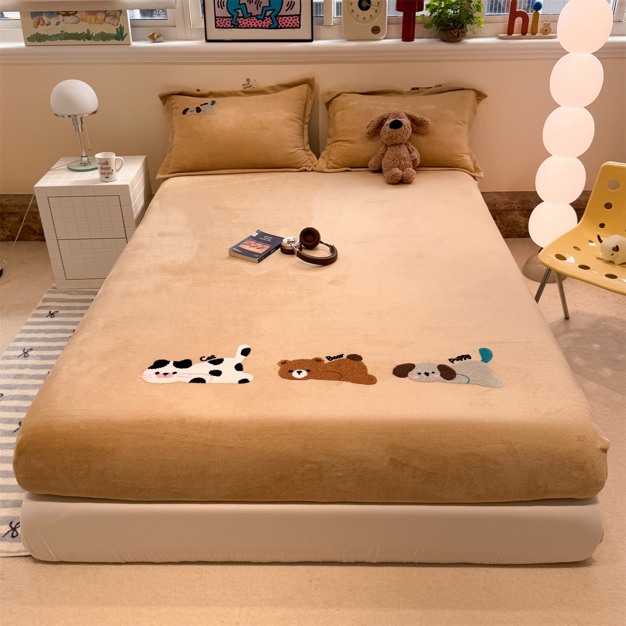 91家纺网 家纺一手货源 找家纺 （总）857家居 2025新款卡通牛奶绒刺绣床笠