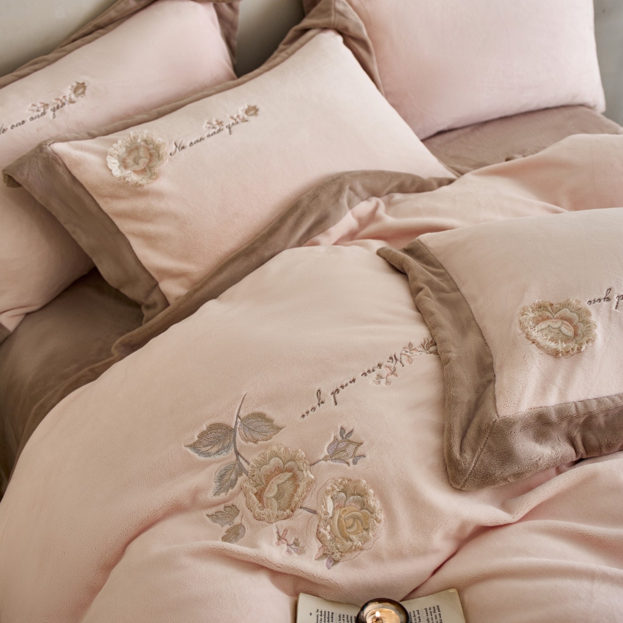 91家纺网 家纺一手货源 找家纺 （总）瑞雪家居 2025新款270g全消光牛奶绒四件套-甜心奶泡系列