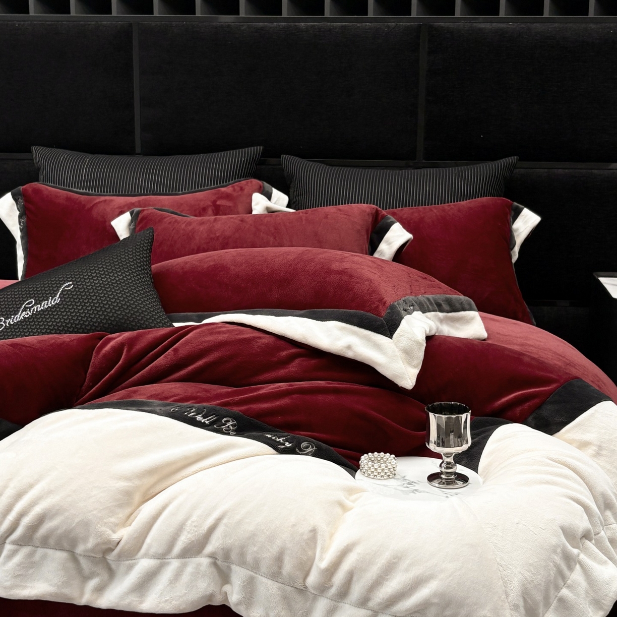 91家纺网 家纺一手货源 找家纺 （总）瑞雪家居 2025新款270g全消光牛奶绒四件套-雪芙莉系列