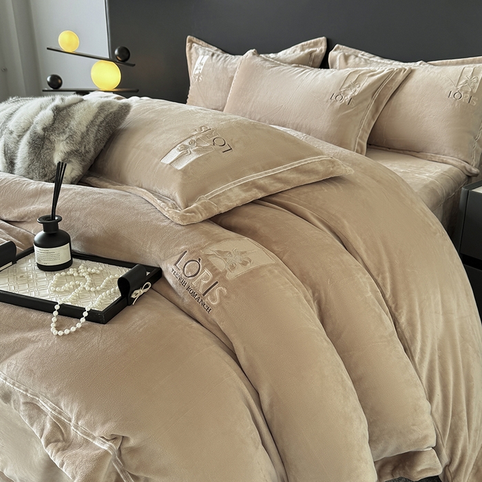 宅家居 2025新款秋冬轻奢小香风刺绣全消光A类高克重牛奶绒四件套-艾菲尔 艾菲尔-卡其