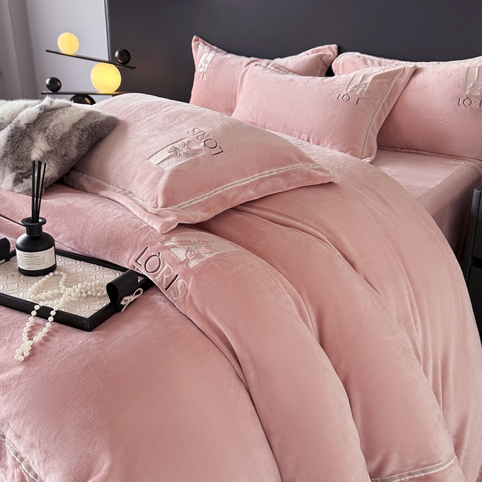 宅家居 2025新款秋冬轻奢小香风刺绣全消光A类高克重牛奶绒四件套-艾菲尔 艾菲尔-浅玉