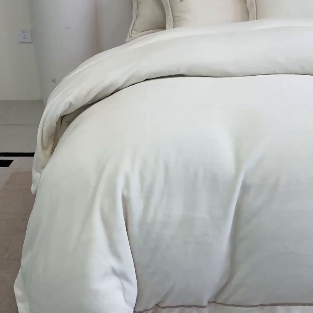 91家纺网 家纺一手货源 找家纺 宅家居 2025新款秋冬轻奢小香风刺绣全消光A类高克重牛奶绒四件套-艾菲尔 艾菲尔-奶白